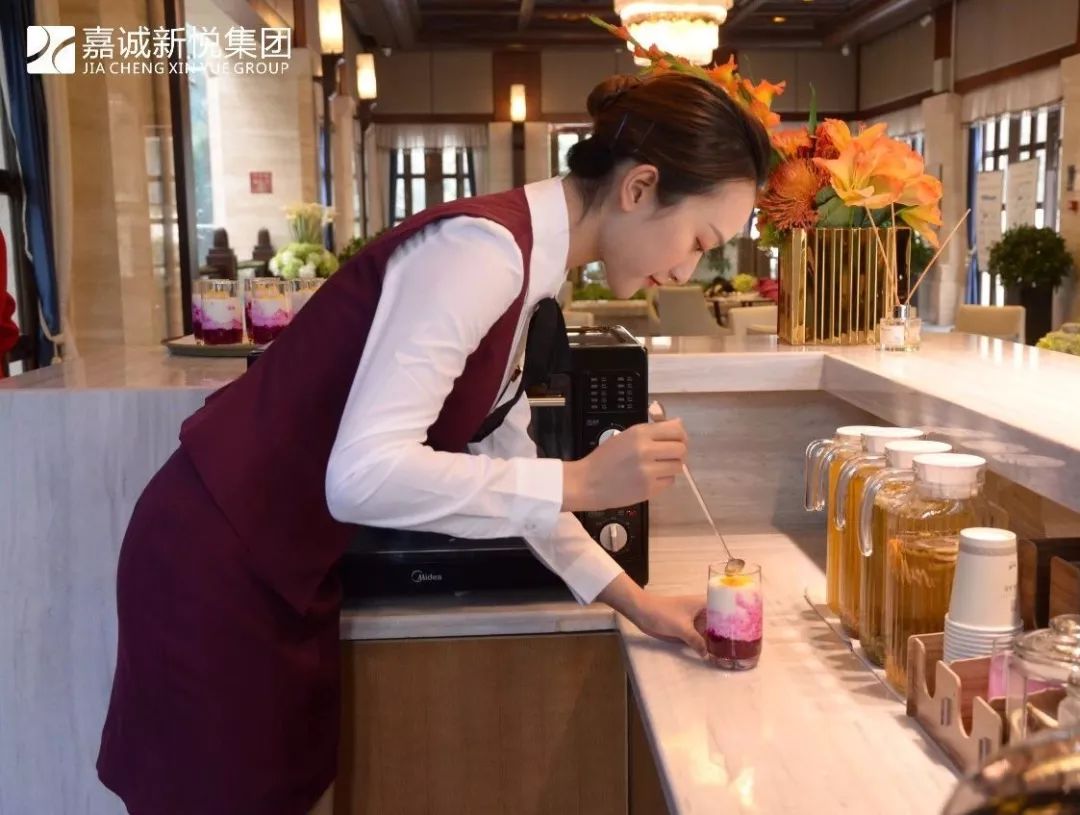 专业讲解员团队,现场解说项目信息,助力营销据每个案场当地文化风俗