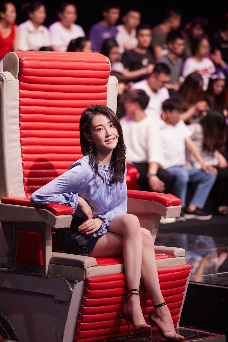 原创张凯丽女儿张可盈亮相综艺,清爽造型知性优雅,颜值不输妈妈