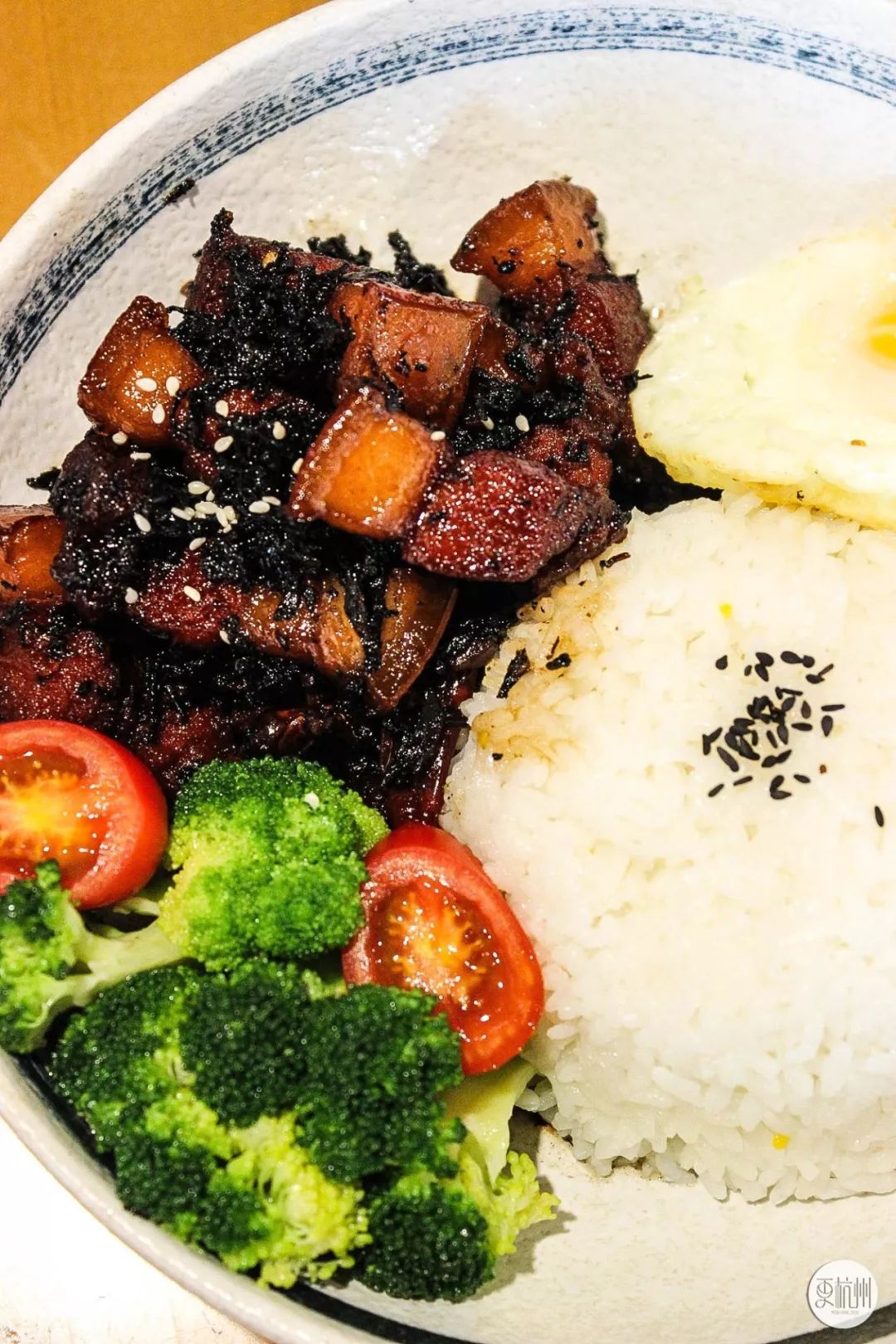 比如记忆里最熟悉的 梅干菜烧肉