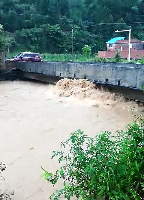 大暴雨袭击宁远一些乡镇乡村受灾严重洪水泛滥
