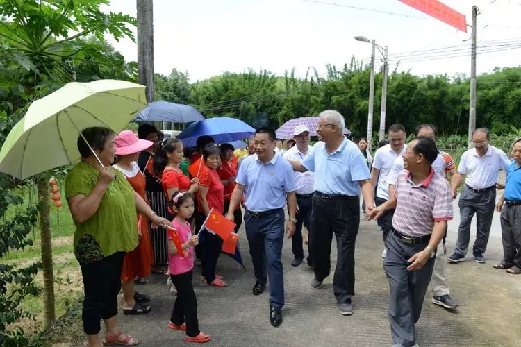 古大存将军之子古延贤到螺溪猴子田寻找革命足迹