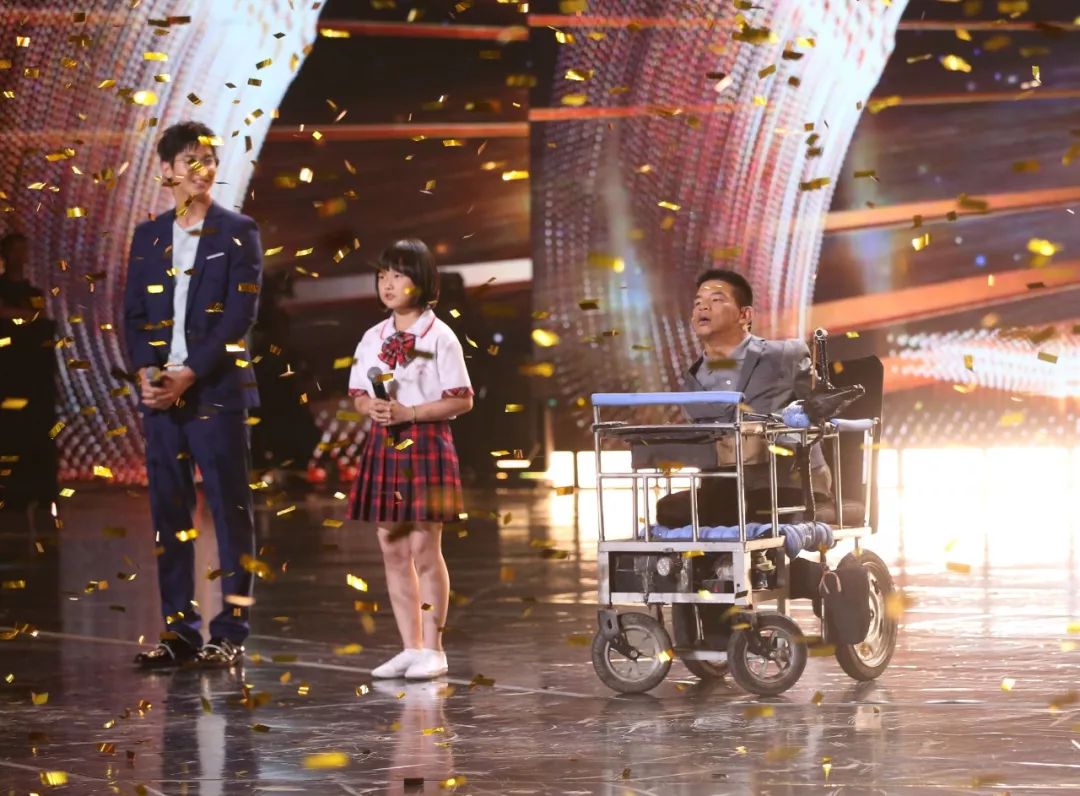 三个月百场秀江苏卫视百变达人冠军诞生高广利舌尖传奇捧得百达之杯