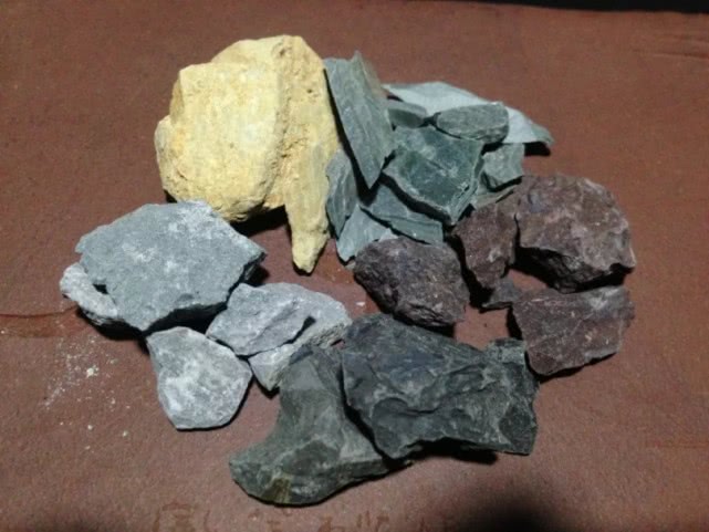 紫砂名称的由来_陶土