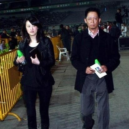 据说王志文刚和陈坚红认识的时候,陈坚红就已经有了5000万