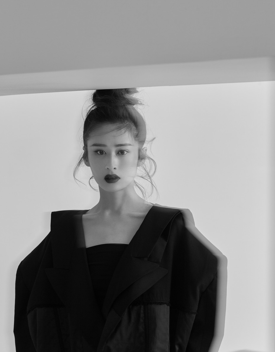 原创颖儿时装照风格另类丸子头配上巨厚高跟鞋大胆前卫堪比模特