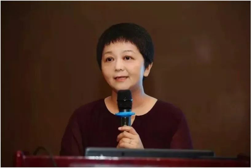 杜霞教授在总结中强调,我们总说,阅读润泽生命,但要想"润泽",首先要有