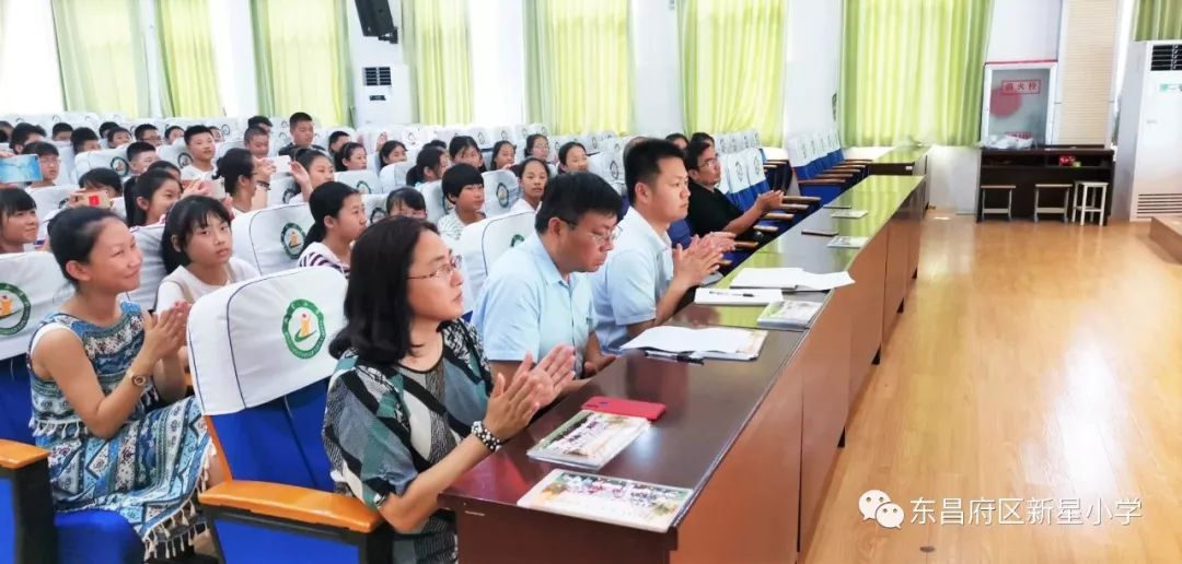 满载梦想扬帆起航新星小学举行2013级学生毕业典礼