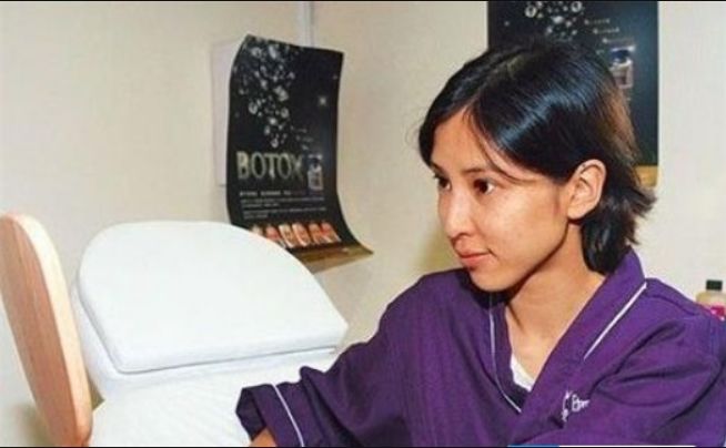 前港姐跑12年龙套,因整容被富豪男友抛弃,今37岁靠按摩谋生_陈凯怡