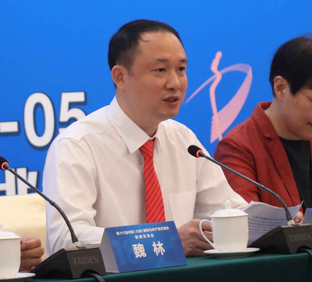 谢锦波↓魏林↑杨纪朝↓7月5日,第十八届中国(大朗)国际毛织产品交易