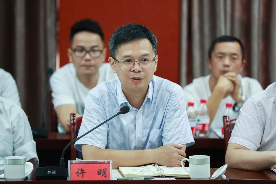 大安区区委常委,区统战部部长李旭讲到:自贡市大安区与内江市市中区