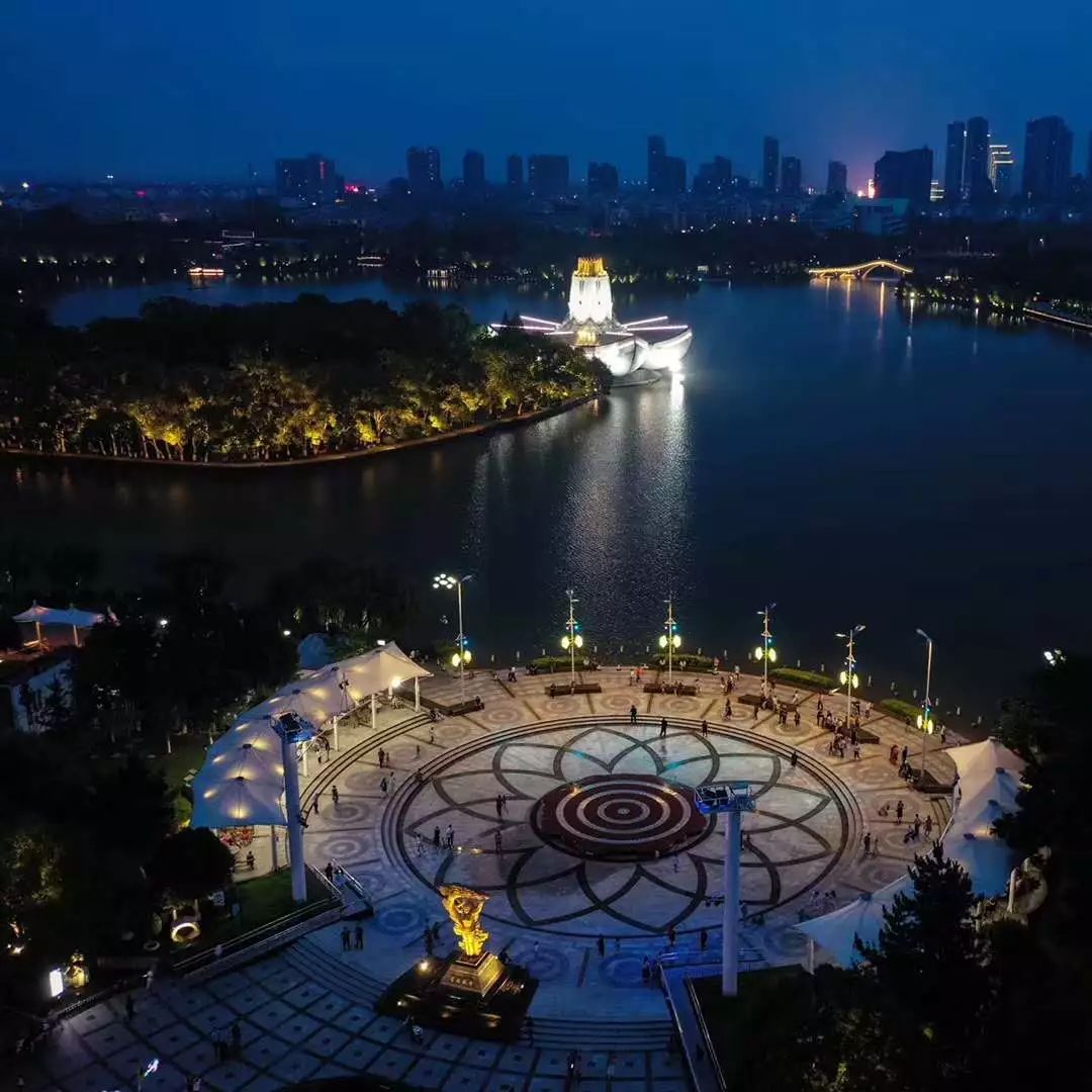 浙江平湖夜景图片