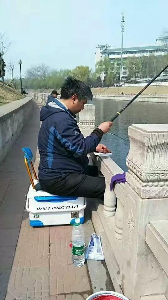 钓鱼这些姿势请用一个字形容