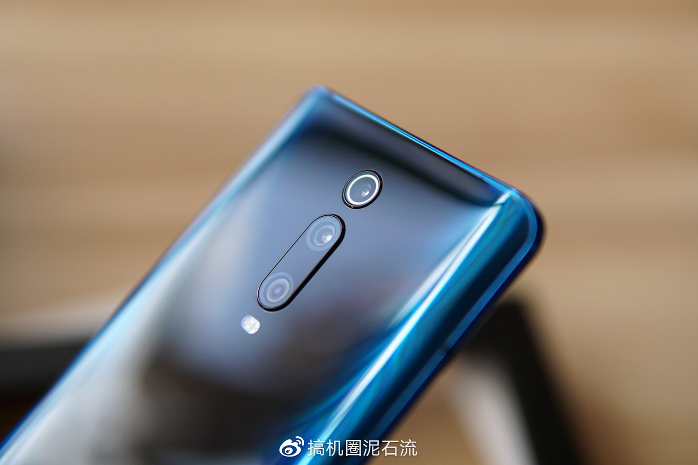 没有一排摄像头的加持感觉都不好意思拍照了呢~红米k20采用竖排三摄
