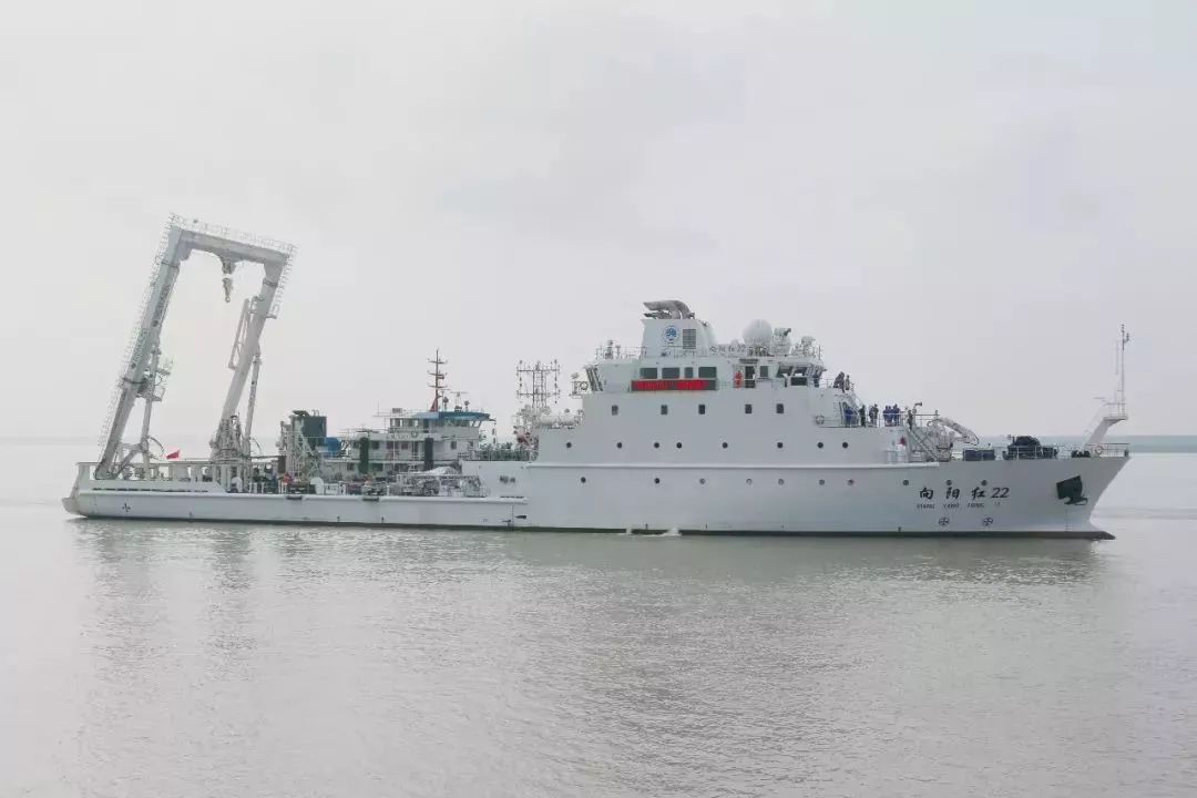 武船集团一船离厂,一船下水!