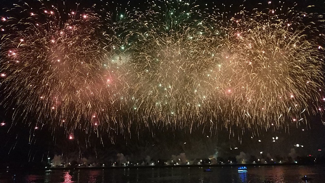 中国品牌故事庆泰烟花他比烟花灿烂