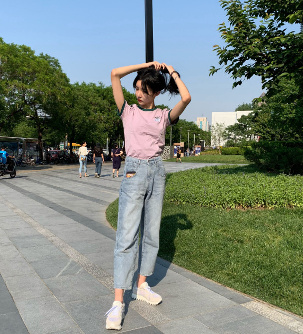 原创艾比罕见穿凉鞋看见他的脚时粉丝都愣住了