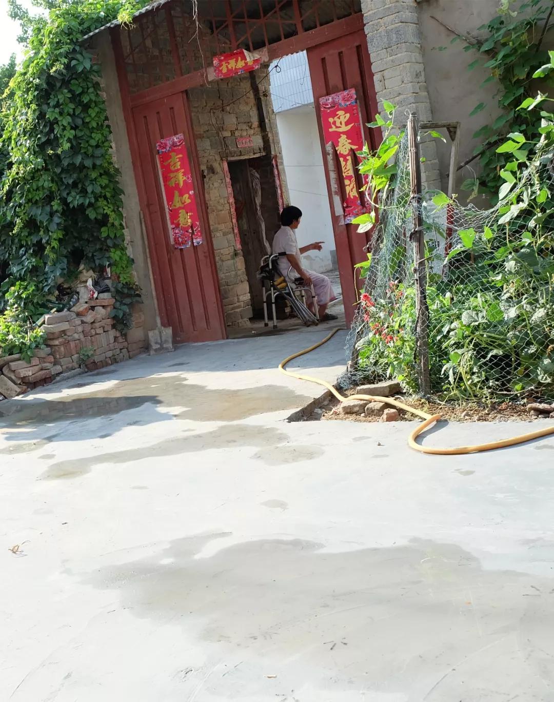 邓州市穰东镇刘顺雨村贫困户王健身残志坚学医行医感动乡邻