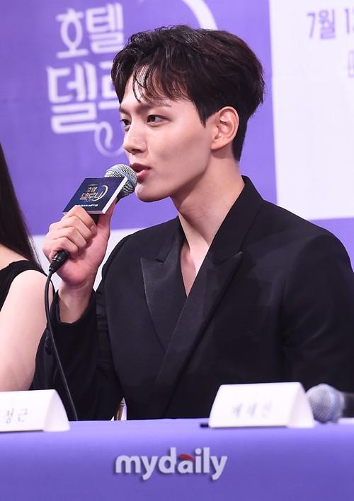 mdphotoiu吕珍九出席tvn新周末剧德鲁纳酒店发布会