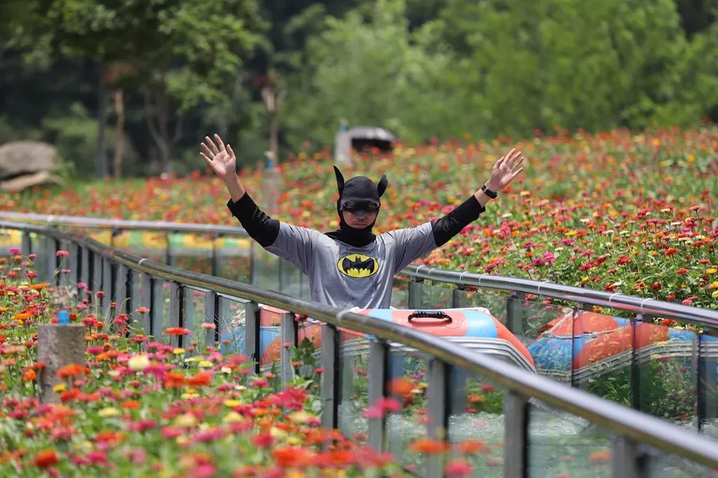 木兰天池再添好玩项目,玻璃漂流正式开漂!小黄鸭空降与您"水战到底"!