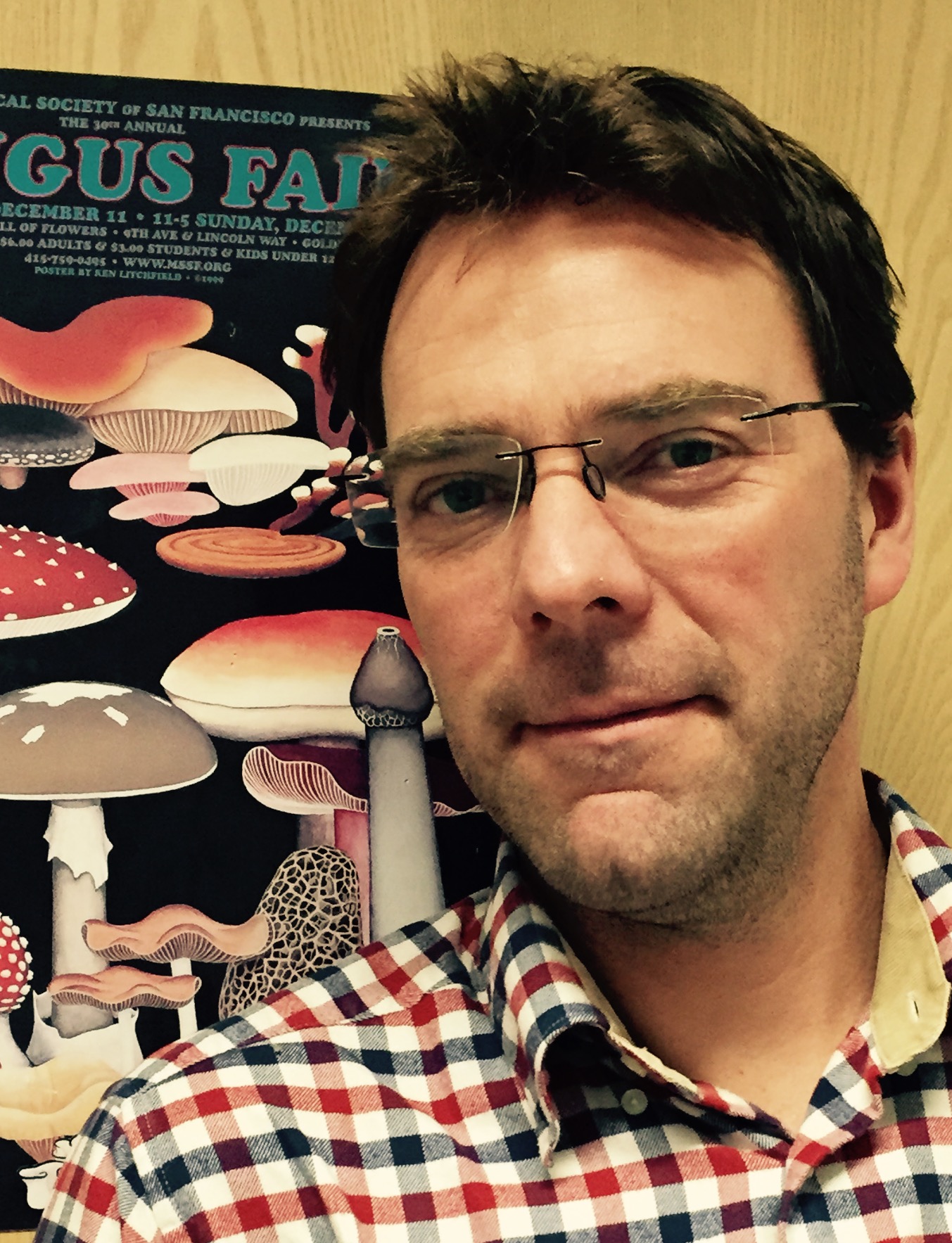 原创为正常呼吸英国男子每天要吃40片抗菌药片一直提心吊胆的