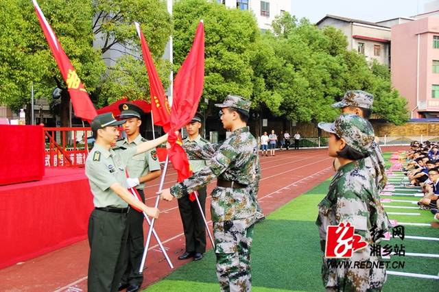 湘乡一中被评为湘潭市全民国防教育工作先进单位