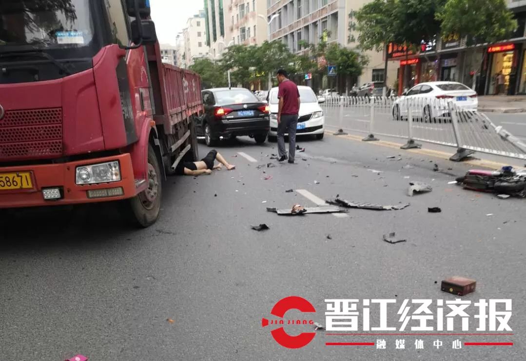 晋江:一男子当场身亡!女司机错把油门当刹车,事发时还穿着