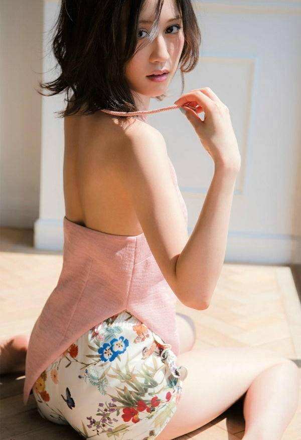 美女写真akb48的1期生前田敦子笑容灿烂稳占c位