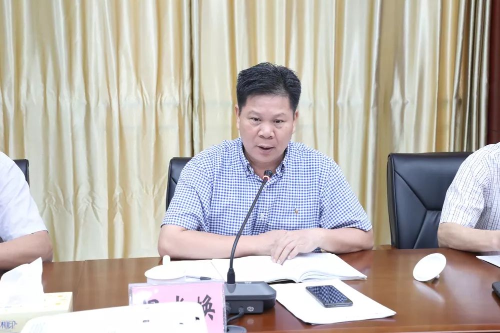 梁庆主持召开研究52重大产业项目推进工作专题会