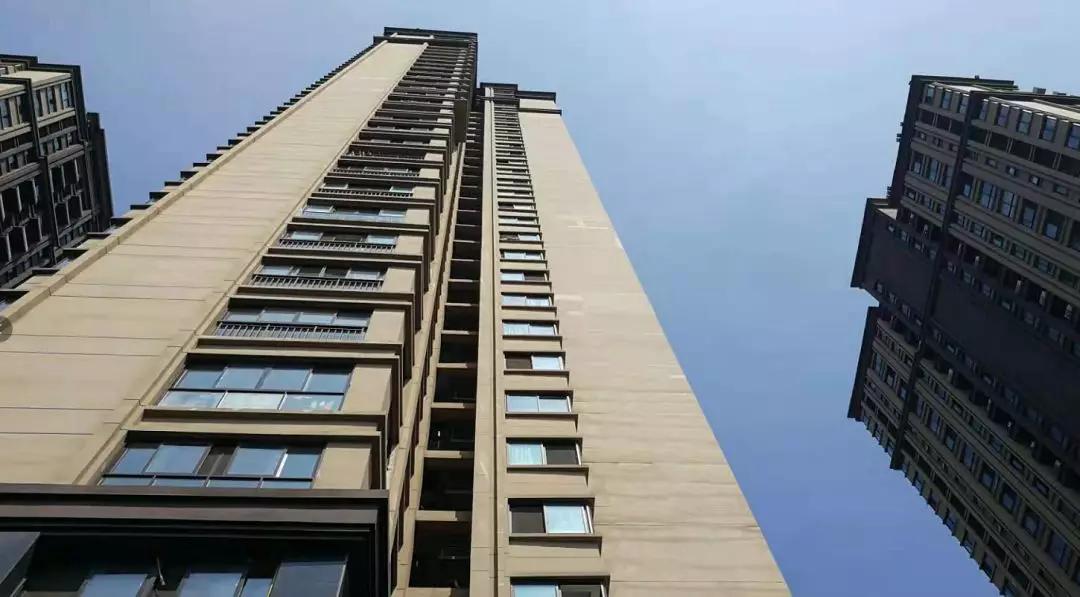 心痛!合肥一名女童23楼坠下,年仅两岁