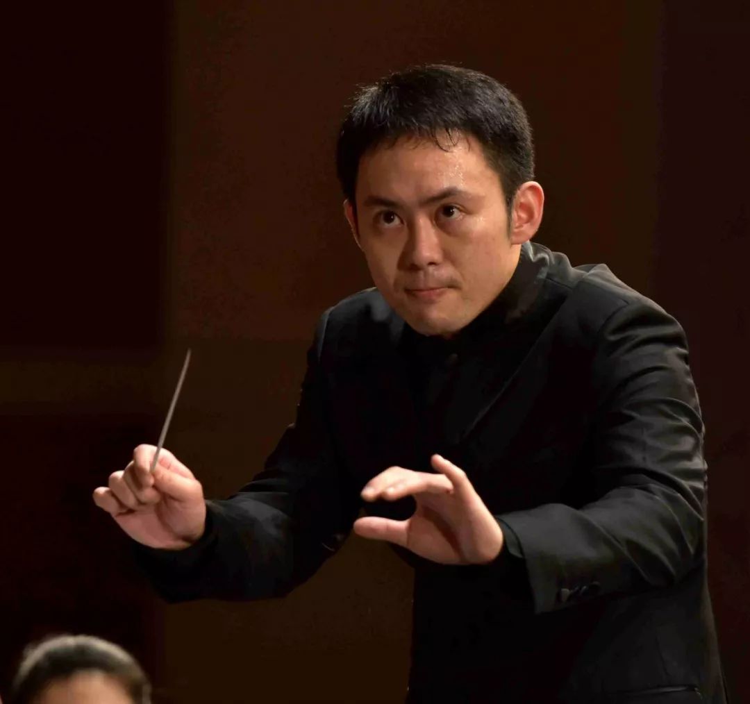 音乐会的指挥由岛城乐迷熟知的青年音乐家张橹担任.