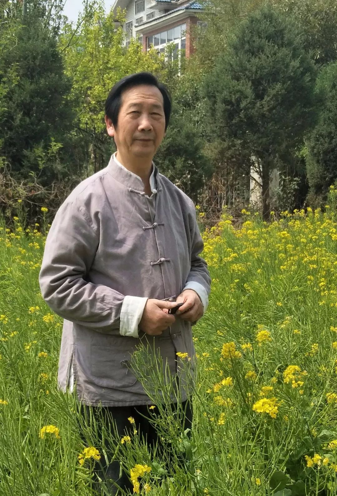 梁武彬简历梁武彬河南新乡人毕业于中国书画函授大学,国画主攻大写意