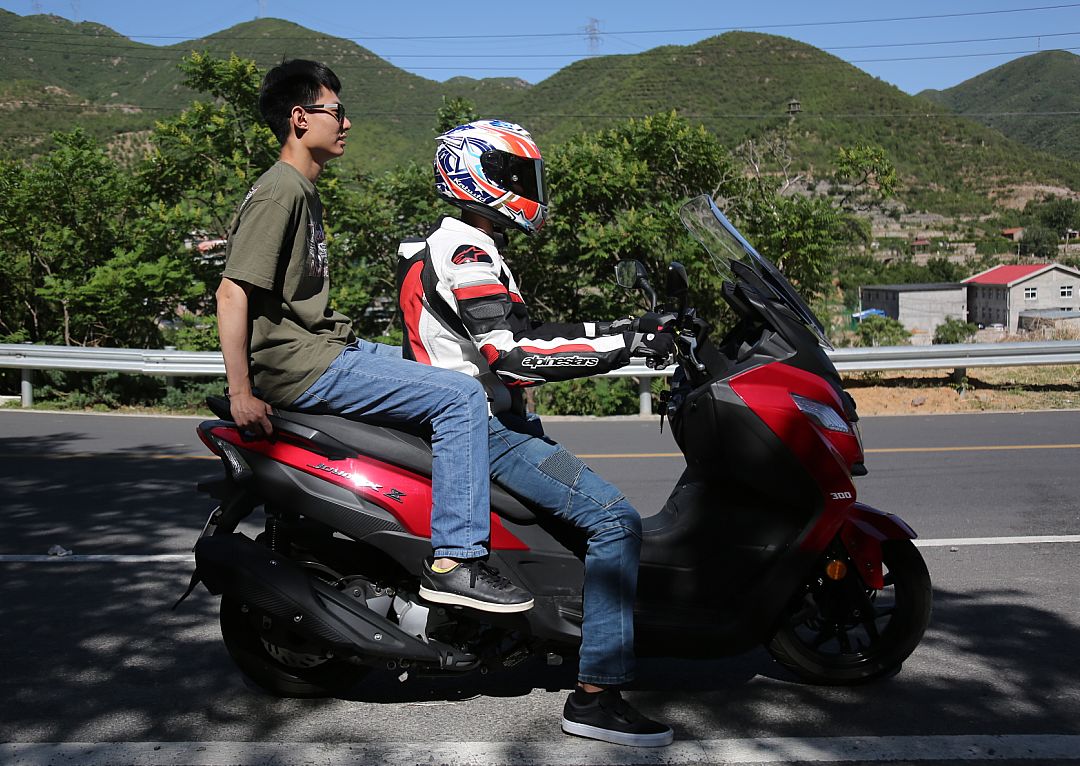 車評:三陽joymax z 300,愛九妹,愛生活,愛旅行!