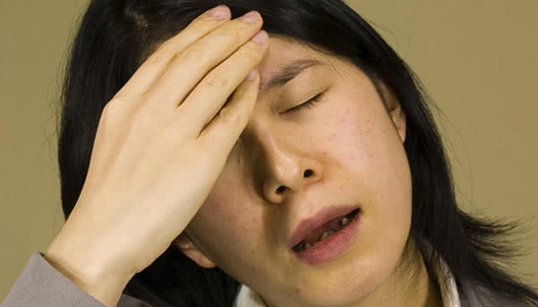 如果女性朋友们面色晦暗,经常出现黑眼圈以及鼻,唇部呈紫暗的现象,这