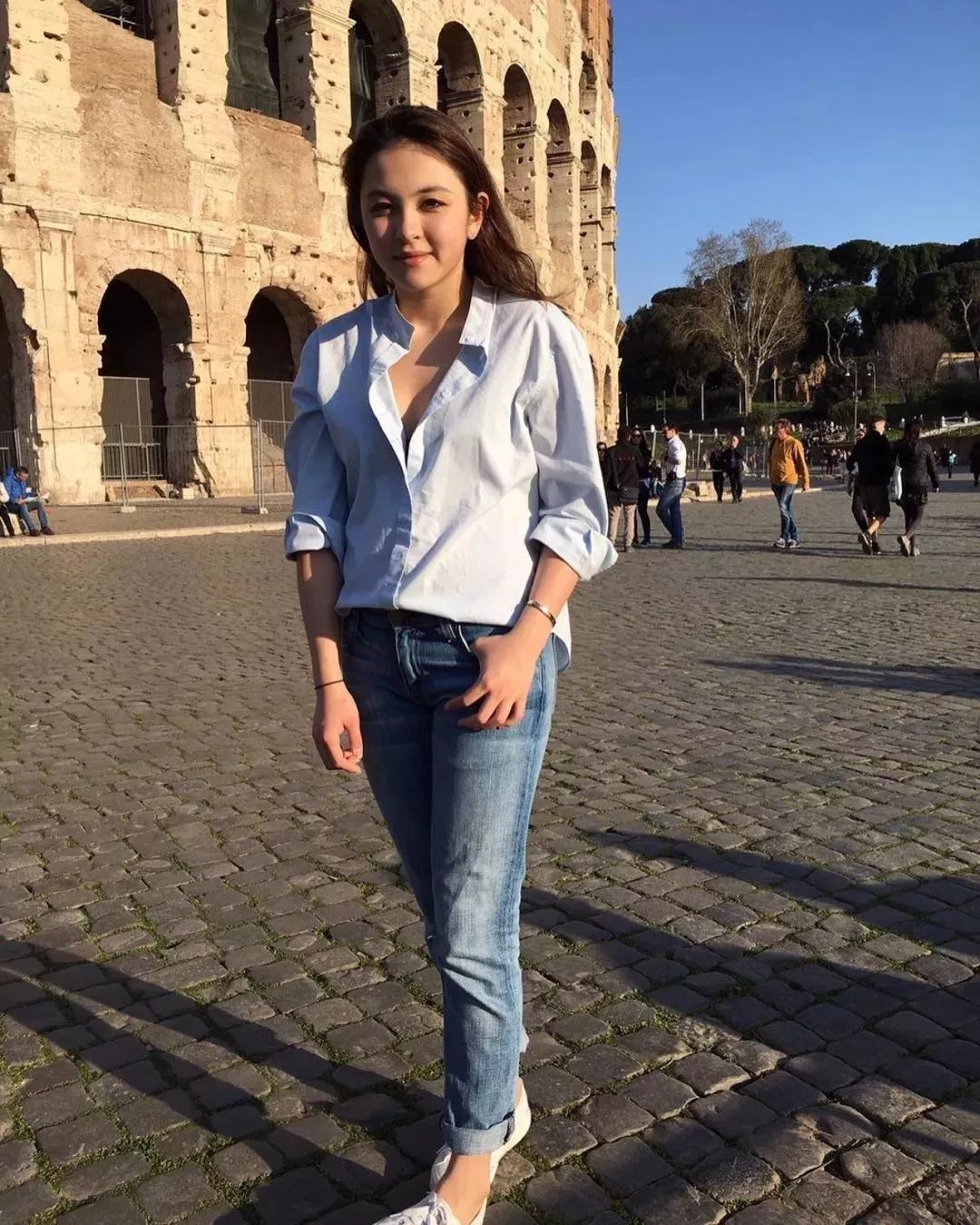 林青霞18岁女儿被夸像妈妈但有网友称言过其实