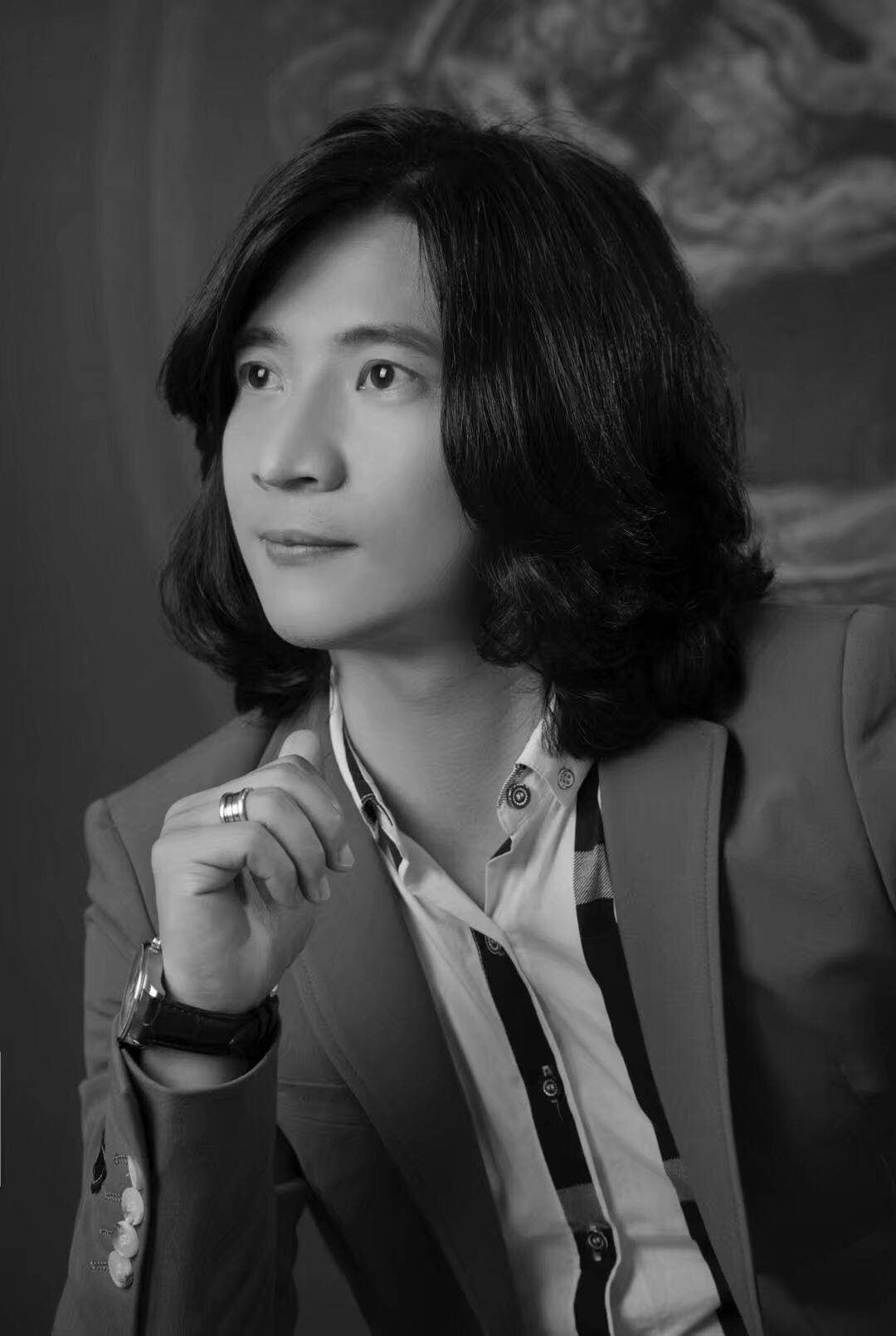 导演肖昂单曲酒醉红颜上线音乐网站