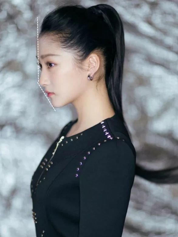 "撞衫"lisa,郑秀晶的关晓彤,到底输的有多惨