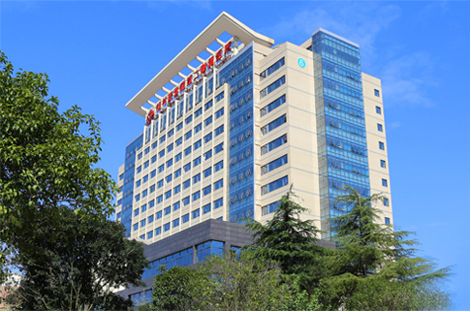 桂林医学院第二附属医院来巴彦淖尔市医院参观交流