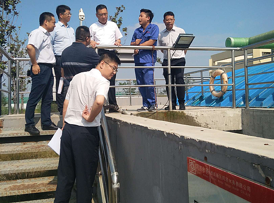 姚海军调研新区污水处理厂提标改造工作并召开座谈会