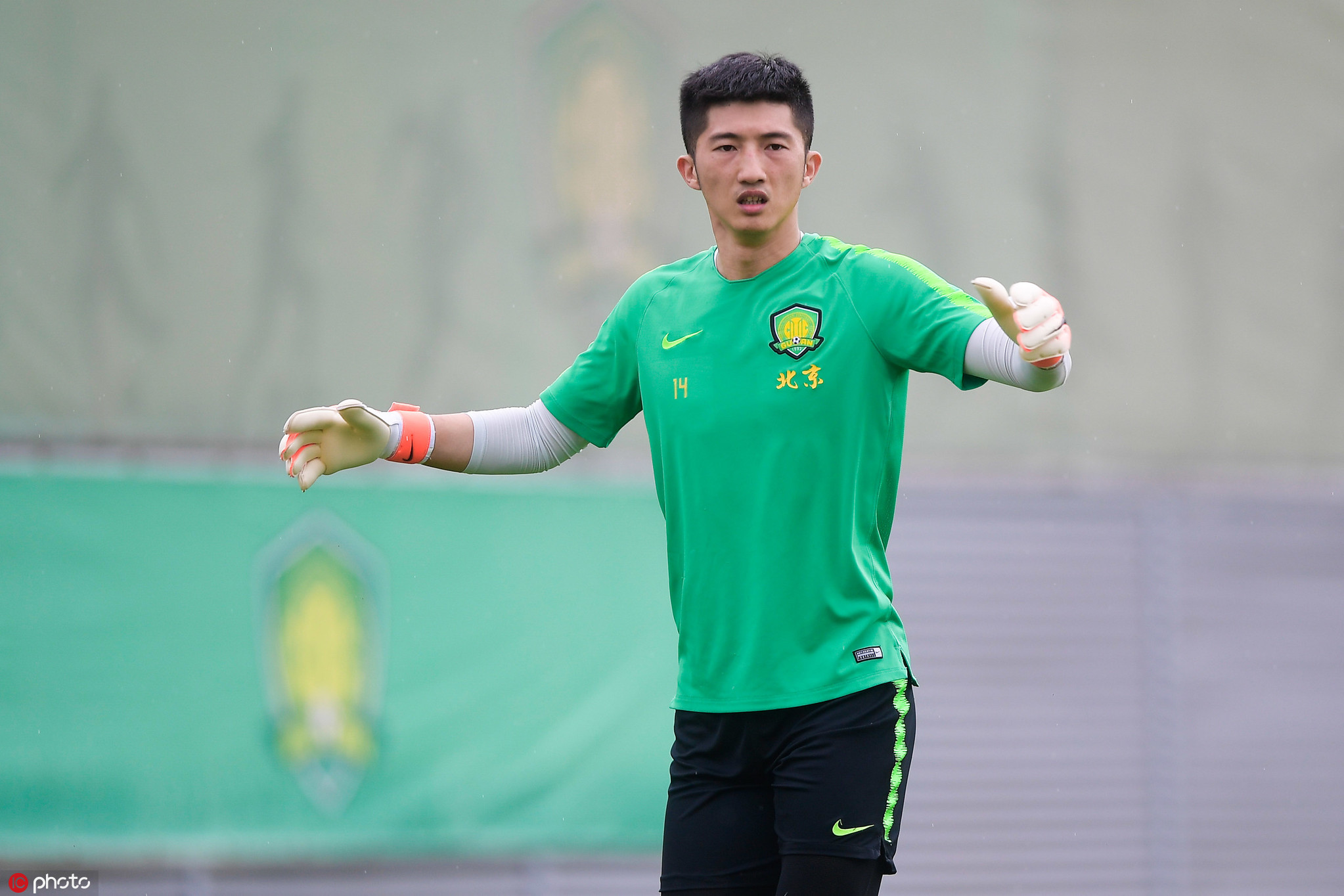 北京国安备战训练,张玉宁苦练射门,比埃拉成活宝