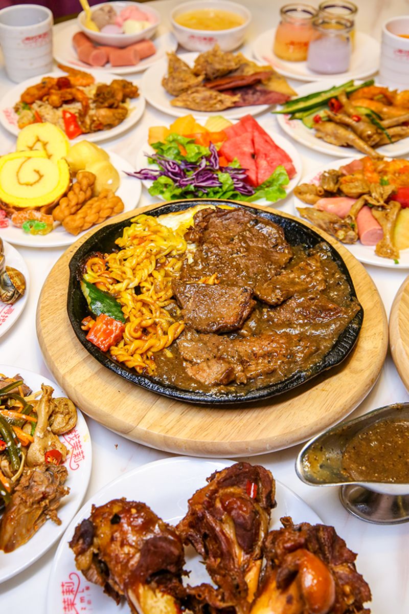 59元牛排无限吃泉州超豪华自助西餐厅排队挤爆半条街