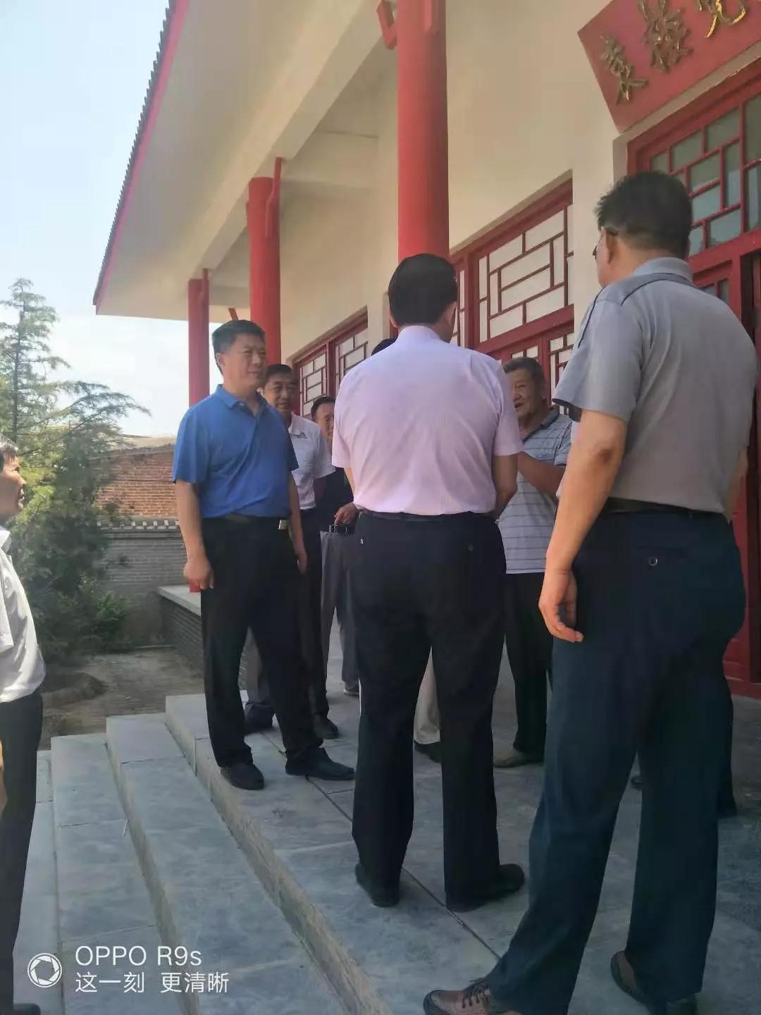 博平镇党委书记陈峰,镇长何宁,党委副书记王善虎进行陪同