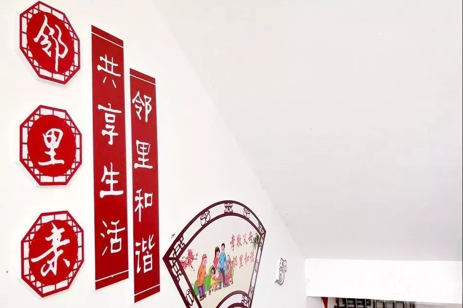很多小区以楼道特色文化建设为宣传教育阵地,根据小区居民自身文化