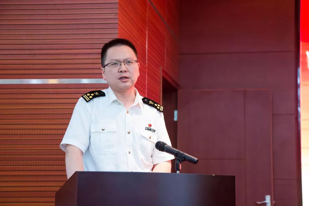 南通海关召开两优一先先进事迹报告表彰大会暨不忘初心牢记使命专题
