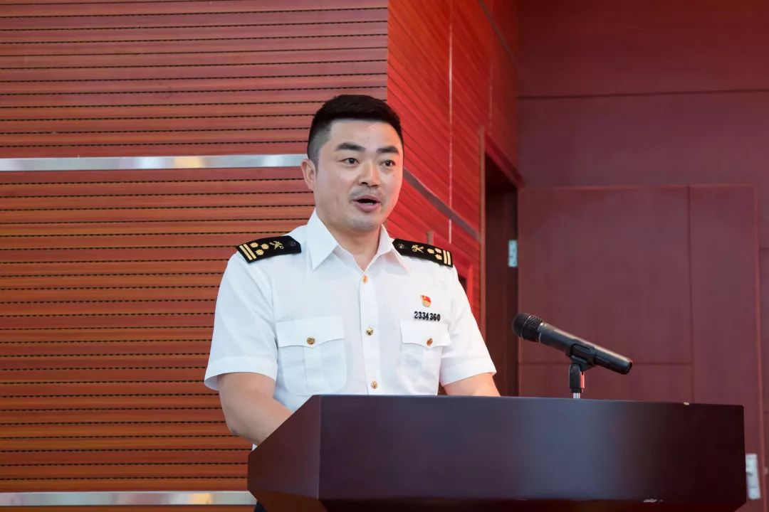 南通海关召开两优一先先进事迹报告表彰大会暨不忘初心牢记使命专题