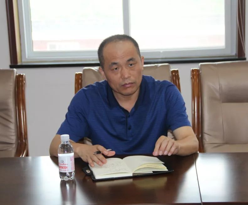 熊正华主任讲话座谈会上,朱晓龙主任首先对岚山区教体局各位领导的到