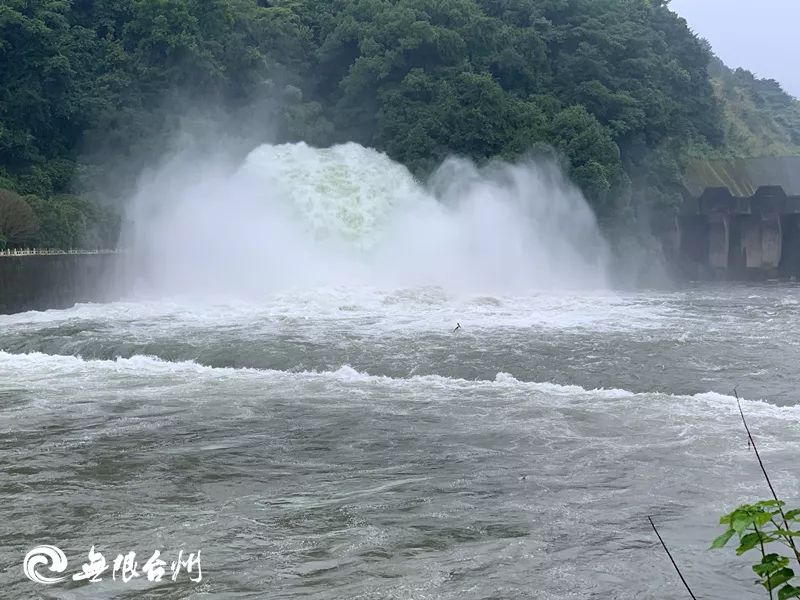 长潭水库15年来首次使用泄洪洞泄洪只吸水不吸鱼别再等万鱼奔腾了