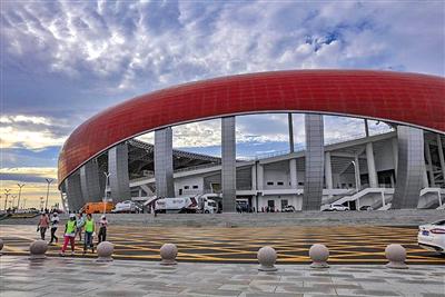 新建的吴忠黄河奥体中心是我市公共文体标志性建筑.