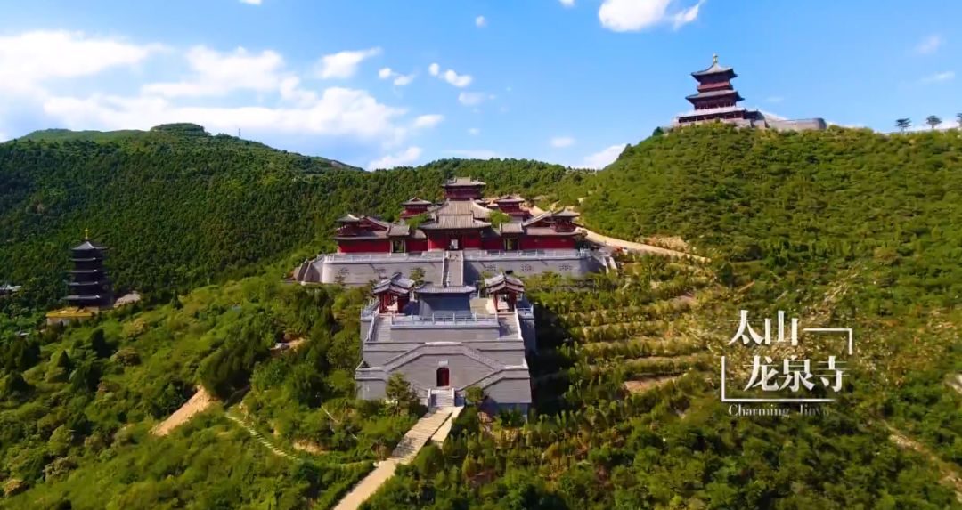园林深邃的仿古建筑群屹立太山之巅,盛唐风采跃然眼前;太原古县城四面