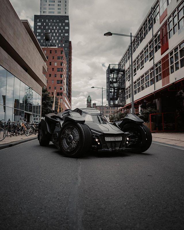 酷炫爆表荷兰街头惊现蝙蝠侠阿卡姆骑士还原蝙蝠车