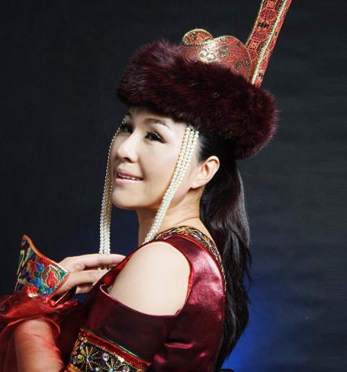 情歌天后乌兰托娅推出属于自己的我爱民族风如风吹过之感